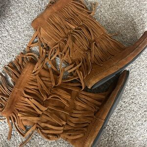 Minnetonka Fringe 3-Layer Boot, Brown Suede, Women’s 9